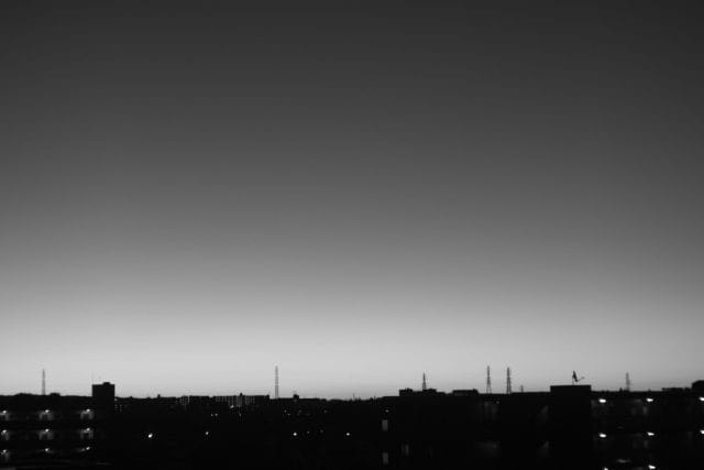 Carl Zeiss Jena Tessar 5cm f2.8の作例 日本の秋の朝焼け 白黒モノクロ