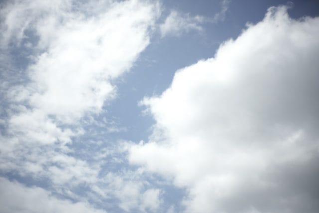 Jupiter-3 50mm f1.5 作例 青空と白い雲