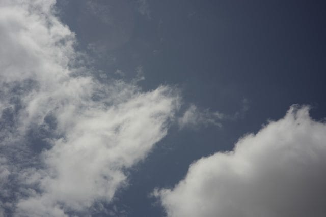 Jupiter-3 50mm f1.5 作例 青空と白い雲